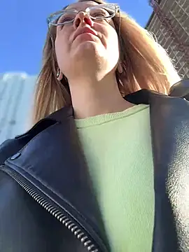 Teya moon  online show from January 8, 11:10 am