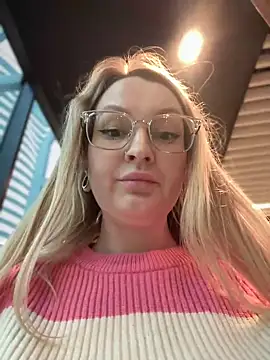 Teya moon  online show from January 15, 11:10 am