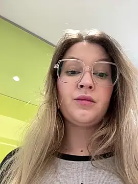 Snapshot of Teya_moon_ chatting on February 4, 3:29 pm Teya moon online show from February 4, 3:29 pm