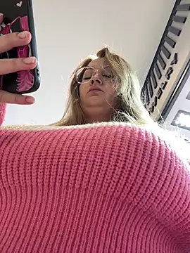 Snapshot of Teya_moon_ chatting on February 10, 9:35 am Teya moon online show from February 10, 9:35 am