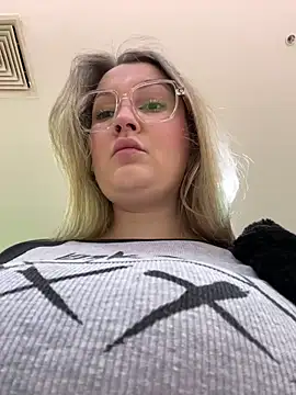 Snapshot of Teya_moon_ chatting on February 22, 12:04 pm Teya moon online show from February 22, 12:04 pm