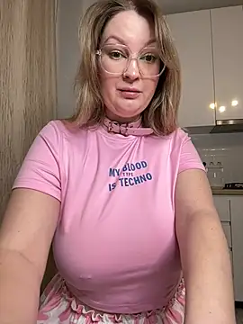 Snapshot of Teya_moon_ chatting on February 23, 4:26 pm Teya moon online show from February 23, 4:26 pm