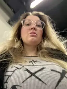 Snapshot of Teya_moon_ chatting on March 6, 9:50 am Teya moon online show from March 6, 9:50 am