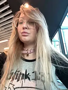 Snapshot of Teya_moon_ chatting on March 12, 2:34 pm Teya moon online show from March 12, 2:34 pm