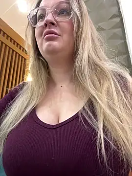 Snapshot of Teya_moon_ chatting on March 20, 10:53 am Teya moon online show from March 20, 10:53 am