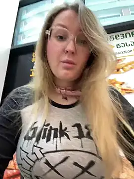 Snapshot of Teya_moon_ chatting on March 22, 12:19 pm Teya moon online show from March 22, 12:19 pm