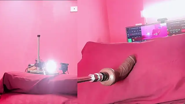 Criistal Thompson online show from February 10, 8:00 pm