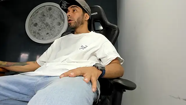 Snapshot of Bryan_Bronx chatting on January 30, 11:13 pm Bryan Bronx online show from January 30, 11:13 pm