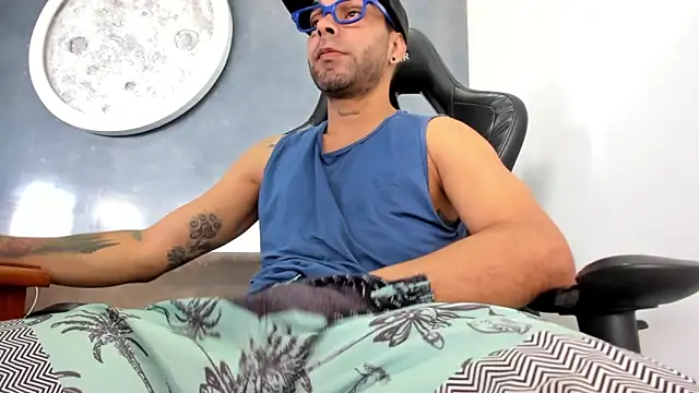 Snapshot of Bryan_Bronx chatting on October 18, 2:07 pm Bryan Bronx online show from October 18, 2:07 pm