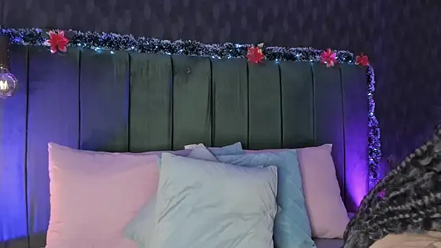 Snapshot of Anneth__M chatting on December 18, 7:52 pm Anneth  M online show from December 18, 7:52 pm