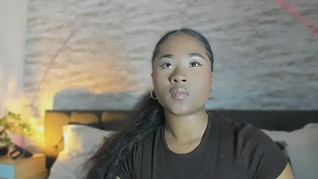 Anneth  M online show from November 18, 8:24 pm