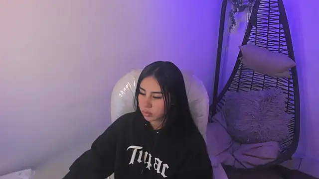 Chanttall  online show from November 22, 5:39 am