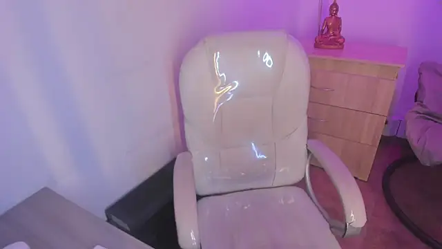 Chanttall  online show from December 16, 5:34 am