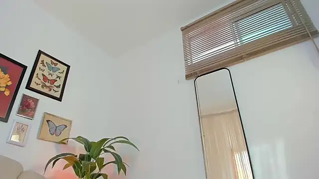 Snapshot of SofiMeza chatting on July 16, 12:22 pm SofiMeza online show from July 16, 12:22 pm