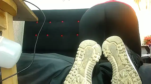 Snapshot of hairy_pussywet chatting on December 9, 10:09 pm hairy pussywet online show from December 9, 10:09 pm