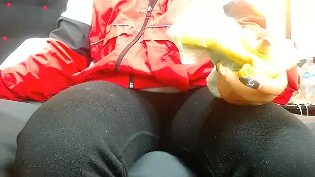 Snapshot of hairy_pussywet chatting on December 10, 7:11 pm hairy pussywet online show from December 10, 7:11 pm