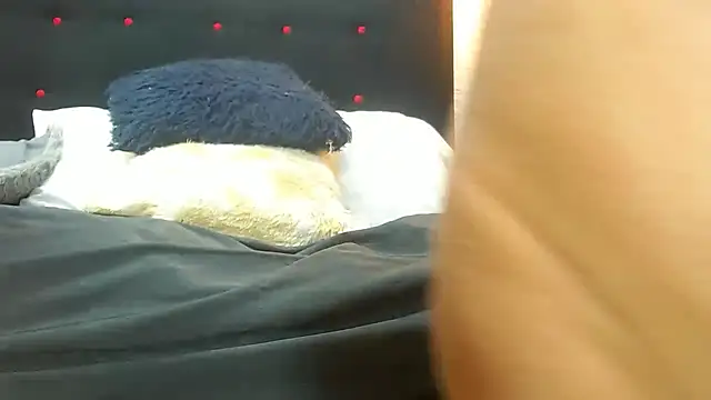 Snapshot of hairy_pussywet chatting on December 15, 1:24 am hairy pussywet online show from December 15, 1:24 am