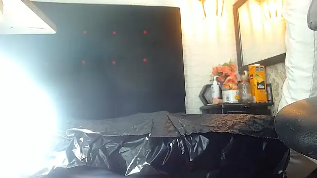 Snapshot of hairy_pussywet chatting on December 21, 8:39 am hairy pussywet online show from December 21, 8:39 am