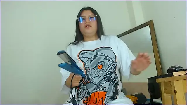 Snapshot of hairy_pussywet chatting on February 20, 12:19 am hairy pussywet online show from February 20, 12:19 am