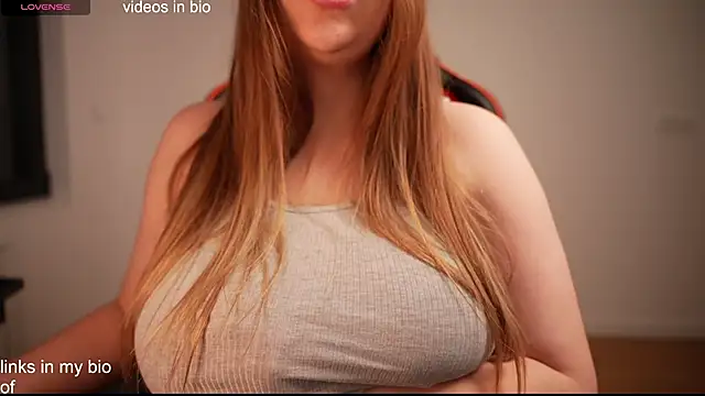 Vikky Love online show from December 29, 9:09 pm