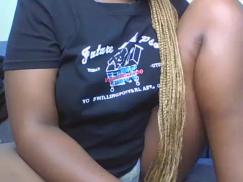 Snapshot of prettynina chatting on November 3, 8:43 pm prettynina online show from November 3, 8:43 pm