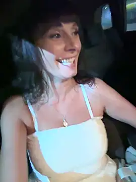 Snapshot of therealbeverlycious chatting on December 23, 8:14 pm therealbeverlycious online show from December 23, 8:14 pm