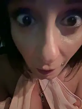 Snapshot of therealbeverlycious chatting on December 28, 8:47 pm therealbeverlycious online show from December 28, 8:47 pm