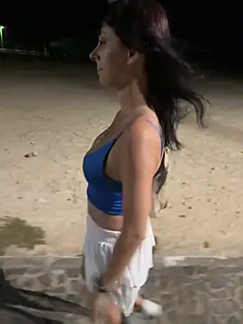 Snapshot of therealbeverlycious chatting on December 29, 8:37 pm therealbeverlycious online show from December 29, 8:37 pm