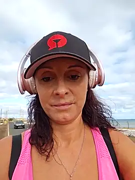 Snapshot of therealbeverlycious chatting on March 11, 5:46 pm therealbeverlycious online show from March 11, 5:46 pm