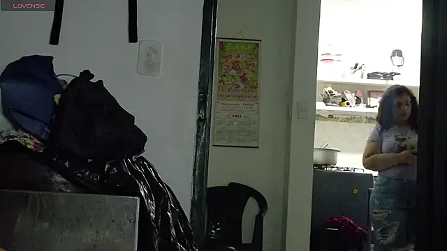 Snapshot of ladydeathz chatting on March 29, 2:33 am ladydeathz online show from March 29, 2:33 am