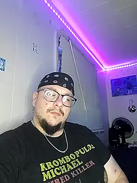 Snapshot of Spunonymous chatting on February 23, 11:55 am Spunonymous online show from February 23, 11:55 am