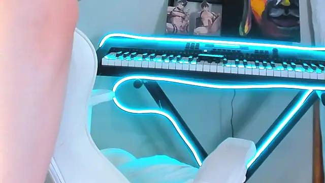 Snapshot of 4ever_dude chatting on February 16, 3:37 am 4ever dude online show from February 16, 3:37 am