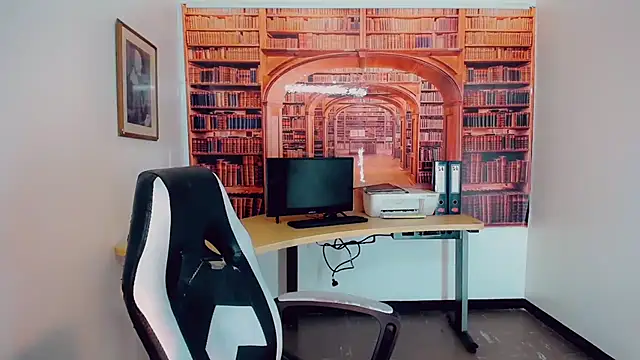 khiara moretti online show from January 3, 7:50 pm