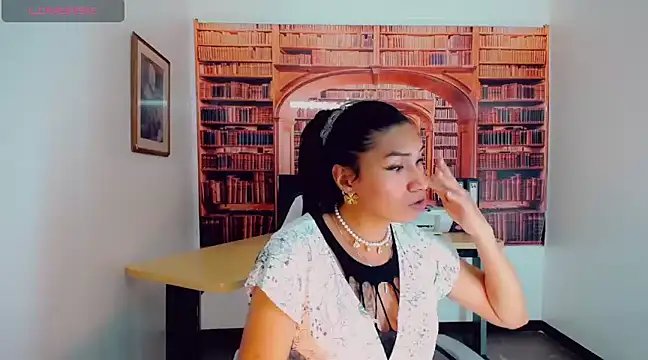 khiara moretti online show from January 9, 11:13 pm