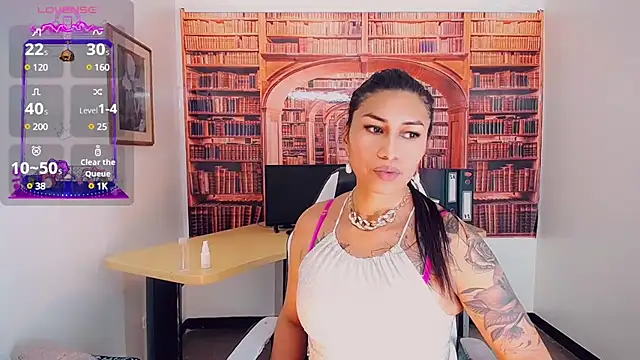 khiara moretti online show from February 4, 7:33 pm