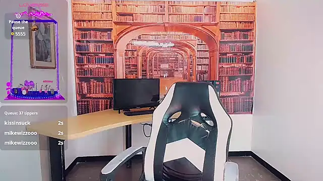 khiara moretti online show from February 6, 7:29 pm