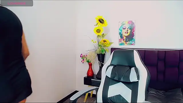 khiara moretti online show from March 20, 11:27 am