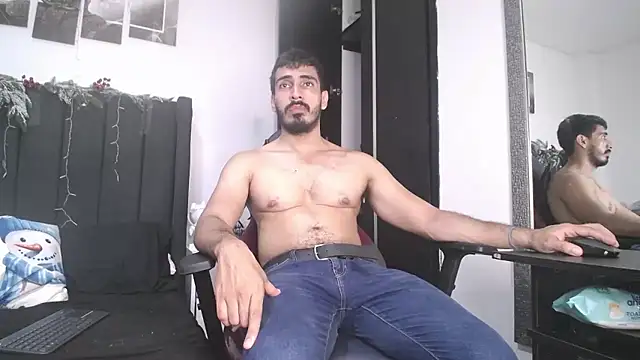 Snapshot of muscle_ares chatting on December 5, 3:17 pm muscle ares online show from December 5, 3:17 pm