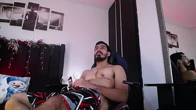 Snapshot of muscle_ares chatting on December 7, 5:20 pm muscle ares online show from December 7, 5:20 pm