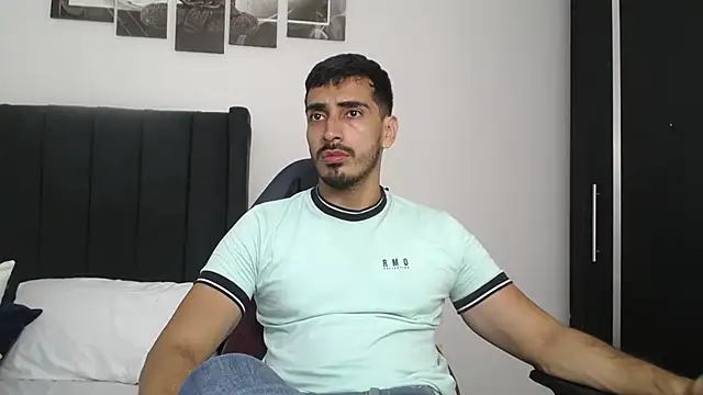 Snapshot of muscle_ares chatting on February 7, 1:43 pm muscle ares online show from February 7, 1:43 pm