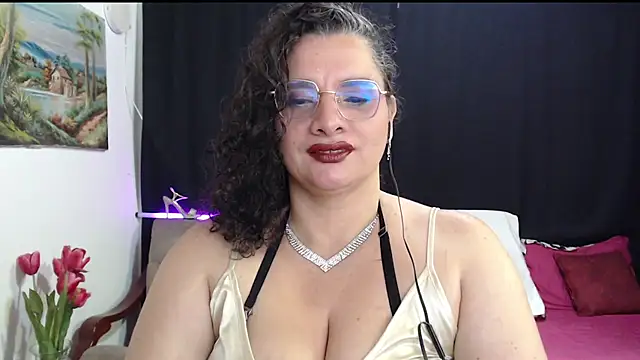Snapshot of Aleja_Gonzales chatting on June 18, 2:45 am Aleja Gonzales online show from June 18, 2:45 am