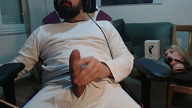 Snapshot of master4subslut chatting on February 5, 2:19 am master4subslut online show from February 5, 2:19 am