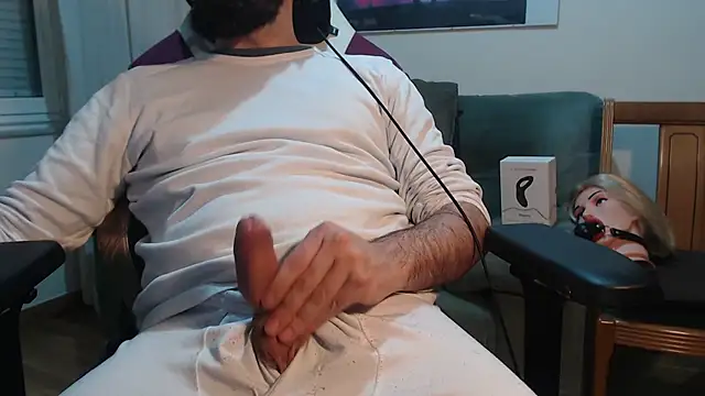 Snapshot of master4subslut chatting on February 6, 1:05 am master4subslut online show from February 6, 1:05 am