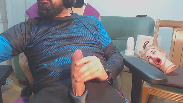 Snapshot of master4subslut chatting on February 19, 11:04 pm master4subslut online show from February 19, 11:04 pm