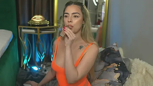 Snapshot of ScarletColes chatting on January 18, 2:36 am ScarletColes online show from January 18, 2:36 am