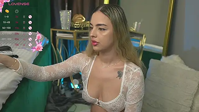 Snapshot of ScarletColes chatting on March 13, 1:43 am ScarletColes online show from March 13, 1:43 am