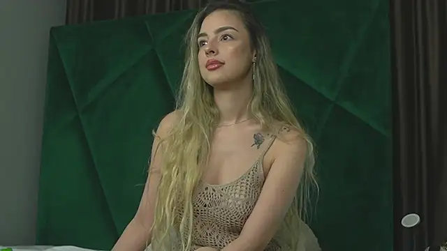 Snapshot of ScarletColes chatting on October 20, 11:05 pm ScarletColes online show from October 20, 11:05 pm