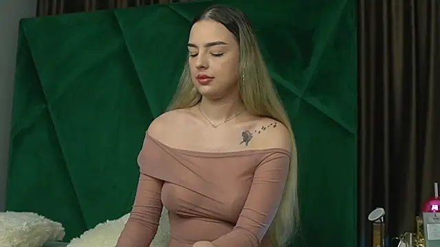 Snapshot of ScarletColes chatting on November 21, 11:36 pm ScarletColes online show from November 21, 11:36 pm