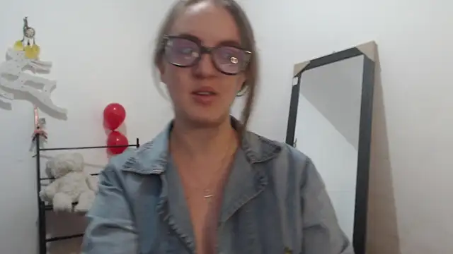 Snapshot of Venus_Santana chatting on December 1, 9:48 pm Venus Santana online show from December 1, 9:48 pm