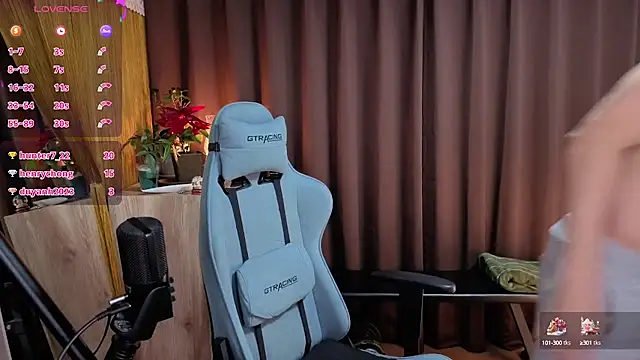 Snapshot of HARU-outdoor-x chatting on December 25, 2:23 pm HARU-outdoor-x online show from December 25, 2:23 pm